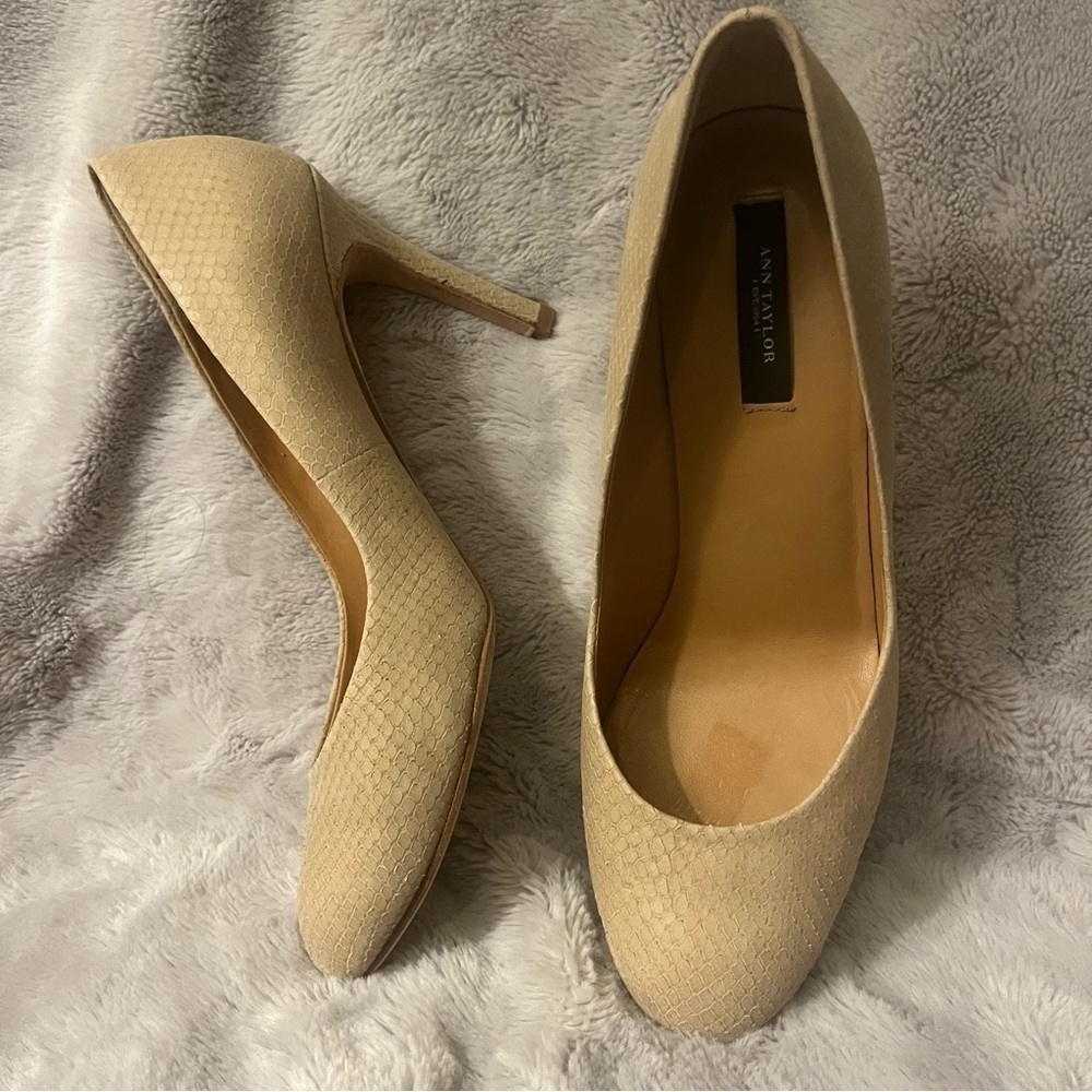 Ann Taylor suede beige high heels with snakeskin look size 8